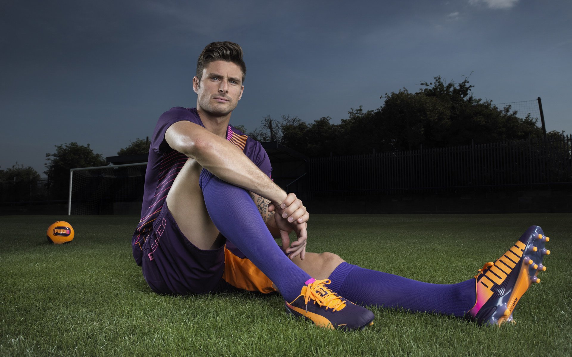 曼城主场完胜，哈兰德再次上演帽子戏法，曼城 哈兰德